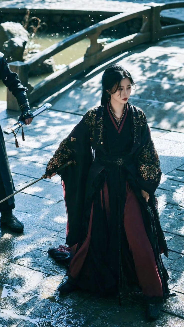 Asian Clothes Traditional, Black Hanfu, Chinese Clothing Traditional, Traditional Asian Dress, Ancient Dress, Warrior Outfit, Chinese Traditional Dress, Chinese Fashion Street, Traditional Chinese Clothing