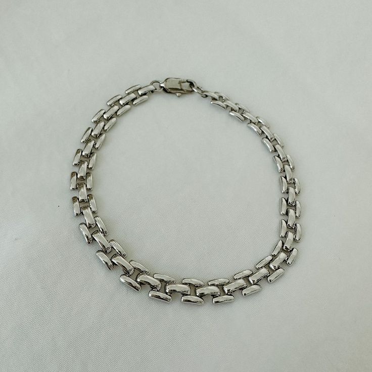 Timeless Everyday Chunky Chain Bracelet, Timeless Chunky Chain Bracelet For Everyday, Minimalist Formal Oval Link Bracelet, Minimalist Chunky Chain Oval Link Jewelry, Minimalist Chunky Chain Jewelry With Oval Links, Everyday Silver Link Chain Bracelet, Timeless Silver Bracelets With Rectangular Links, Minimalist Oval Link Bracelet For Formal Occasions, Classic Jubilee Chain Bracelet