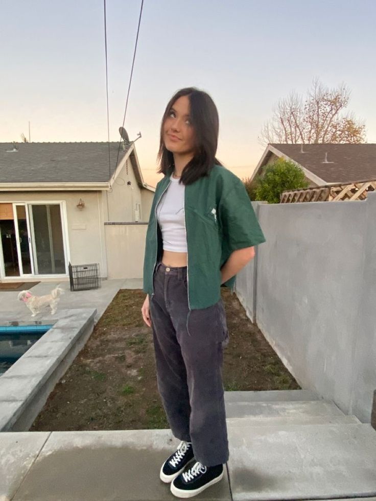 Masc Thrifted Outfits, Girly Masc Outfits, Fem And Masc Outfit, Feminine Tomboy Aesthetic, Masc Outfit Ideas For Women, Indie Lesbian Outfits, Masc Women Outfits Casual, Gay Bar Outfit Women, Bi Girl Outfit