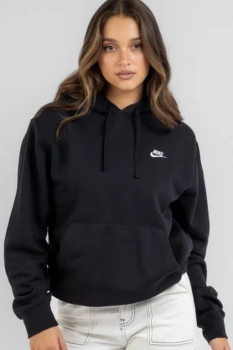 Black Nike Hoodie Outfit Women, Nike Hoodie Outfit Women, Black Nike Hoodie Outfit, Hoodie Outfit Women, Hoodie Outfit Ideas, Nike Hoodie Outfit, Black Nike Sweatshirt, Black Nike Hoodie, Hoodie Aesthetic