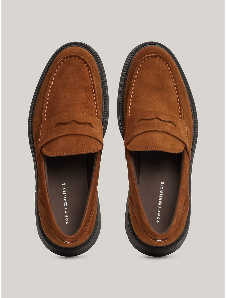 Tommy Hilfiger men's shoe. These suede loafers are lightweight and extra-flexible, adding a touch of comfort to an already stylish pair of shoes.  Material: 100% Suede. Men's Shoe, Suede Loafers, Tommy Hilfiger Man, Shoes Mens, Tommy Hilfiger, Loafers