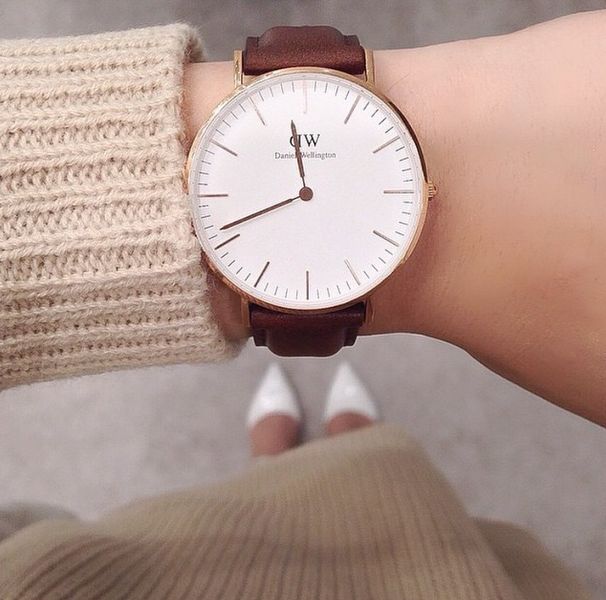 Neutral elegance. Available at www.danielwellington.com. #danielwellington #fashioninspo #prepster Dw Watch Women, Daniel Wellington Watch, Fossil Watches, Power Girl, Daniel Wellington, Cool Watches, Wellington, Ring Verlobung, Fashion Watches