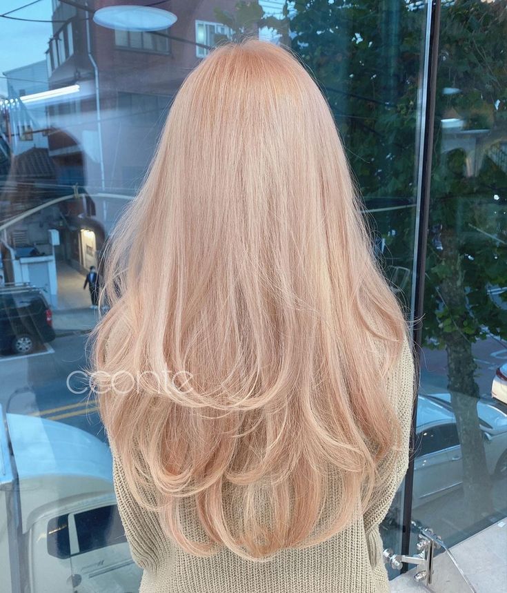 Pink Undertone Blonde Hair, Blonde With Pink Undertone, Light Peach Blonde Hair, Strawberry Blonde Peekaboo, Blonde Hair For Pink Skin Tone, Milky Tea Brown Hair, Blonde Hair Pale Skin Pink Undertones, Rosy Blonde Hair, Very Light Strawberry Blonde Hair