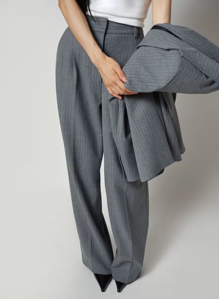 THE EFFORTLESS PANT™ | Aritzia Effortless Pant, Work Suits, Grey Trousers, Checked Blazer, Work Wear Women, Twill Pants, Grey Pants, Style Mistakes, Romper With Skirt