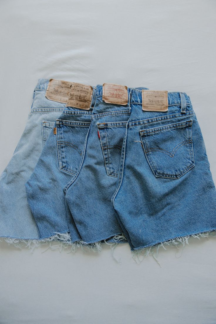 100% Cotton, Denim. Authentic Vintage Levi Shorts. These mid-thigh shorts have a 6" inseam. if you would like longer or shorter, you can write in the notes section located at the check out page that you prefer a different length! The shorts are style 550 & 560 I have 501 shorts available upon request (please message prior to ordering) Each pair is slightly different and has its own unique personality. There are different shades of light wash and different shades of medium wash, so not all je Denin Shorts, Vintage Levi Shorts, 501 Shorts, Mid Thigh Shorts, Types Of Jeans, All Jeans, Shades Of Light, Hang Loose, Autumn 2024