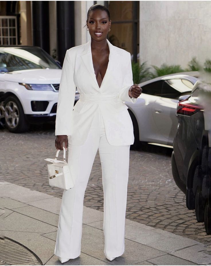 White Suit Black Woman, Corporate Wears, Luxury Lifestyle Fashion, Corporate Wear, Wedding Court, White Suit, Graduation Photoshoot, All White Outfit, Prom Looks