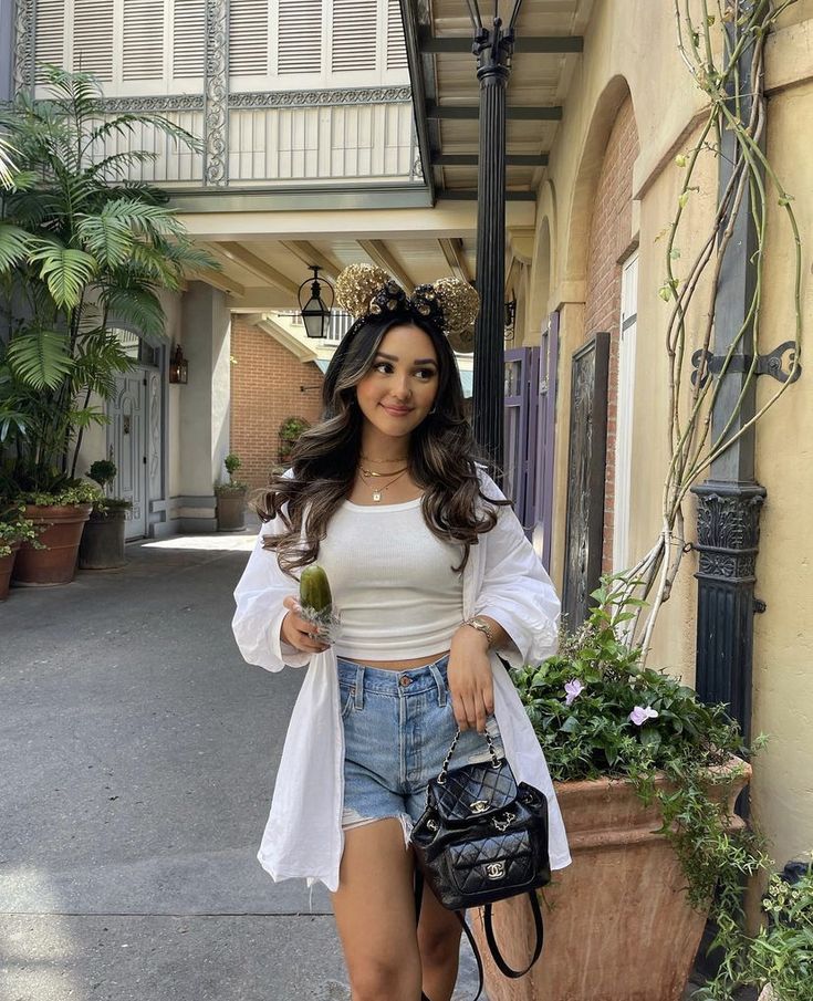 La Summer Outfits, Park Date Outfit, Theme Park Outfit Summer, Disneyworld Outfit Women, Disney World Aesthetic Outfits, Disneyland Fits, Disney Ootd, Universal Studios Outfit, Disney Outfit Inspo