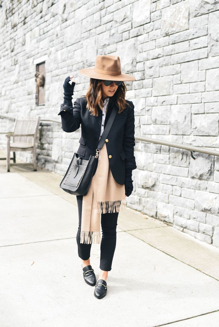 How to style a wide brim hat Wide Brim Hat Outfit Winter, Wide Brim Hat Outfit Fall, Black Hat Outfit, Wide Brim Hat Outfit, Hat Outfit Winter, Brim Hat Outfit, Hat Outfit Fall, Wide Brim Hat Women, Crystalin Marie