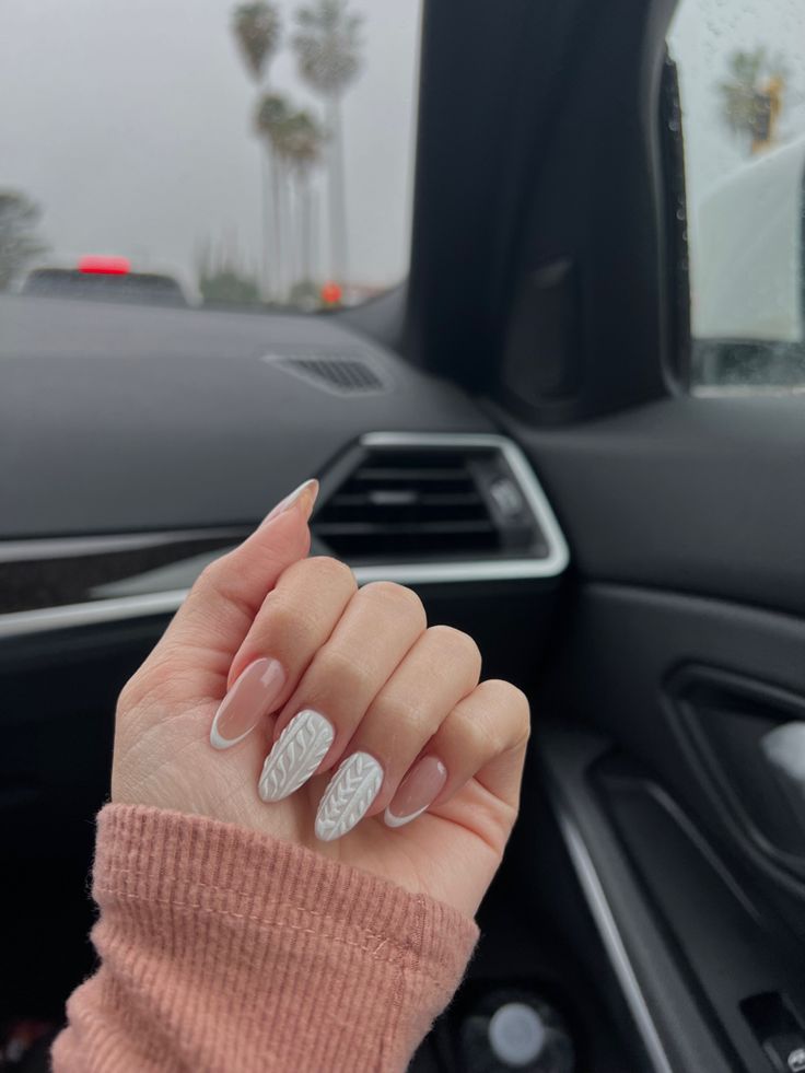 Christmas Sweater Nails Almond, Sweater French Tip Nails Almond, Short Almond Sweater Nails, Sweater Nails Almond Shape, Sweater French Nails, Simple Sweater Nails, Christmas Jumper Nails, Nails Sweater Design, White French Tip Sweater Nails