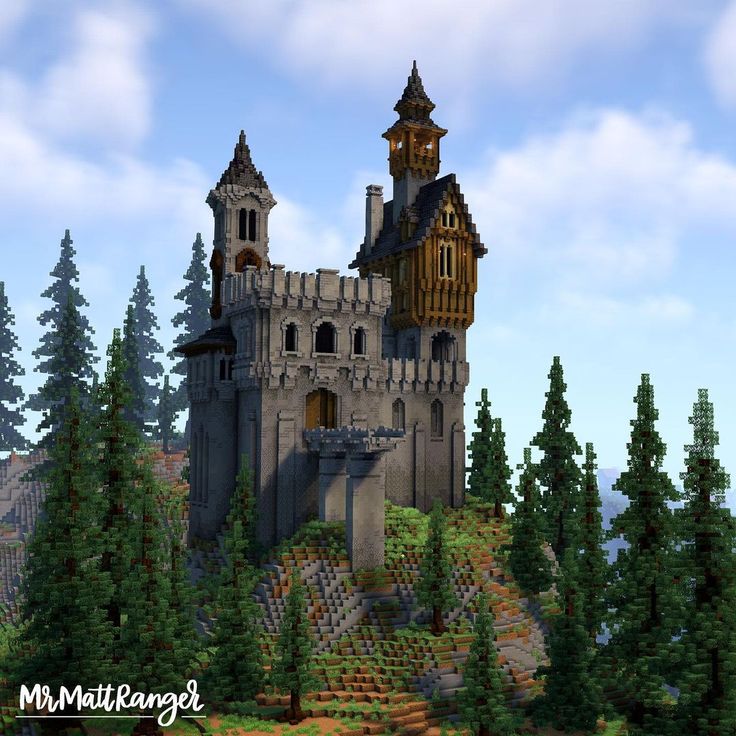 Castle On Mountain Minecraft, Minecraft Kingdom Builds, Minecraft Hill Base, Spruce Builds Minecraft, Minecraft Temple Build, Medieval City Minecraft, Minecraft Fortress Ideas, Minecraft Castle Ideas Medieval, Castle Minecraft Ideas