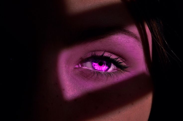 Glimmer Aesthetic She Ra, Magenta Eyes Aesthetic, Pink Iris Eye, Pink Eye Aesthetic, Vampire Features, Pink Eyes Aesthetic, Glowing Pink Eyes, Glowing Purple Eyes, Pink Eye Color