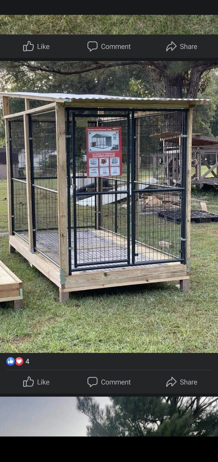 two pictures showing the same type of dog kennel