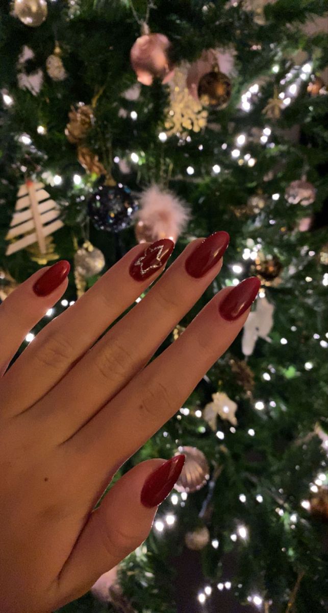 Rednails silverstar downtowngirl aesthetic red nails nailinspo christmasnails starnails Chr Christmas Nails, Christmas Nails Red And Silver, Silver Red Nails, New Years Nails Red, Silver And Red Nails, Red Nails With Silver, Red Silver Nails, Red Star Nails, Nails Hoco