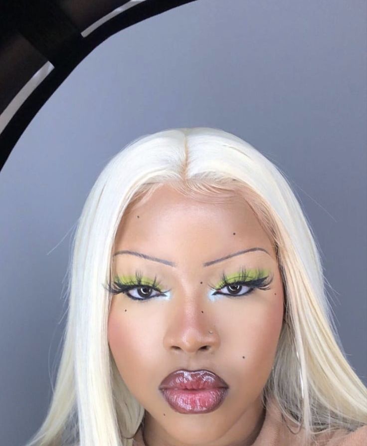 Y2k Eyebrows, Flawless Face Makeup, 90s Glam, Punk Makeup, Alt Makeup, Makeup For Black Skin, Work Makeup, Alternative Makeup, Face Beat