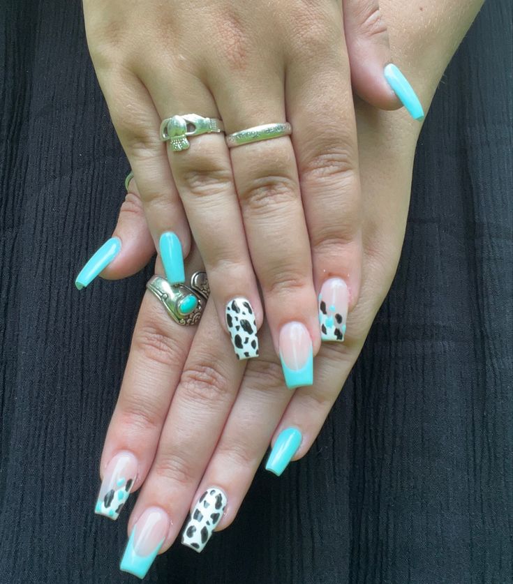 Nails With Turquoise, Western Style Nails, Country Nail Designs, Country Acrylic Nails, Rodeo Nails, Cowboy Nails, Cow Print Nails, Country Glam, Western Nails