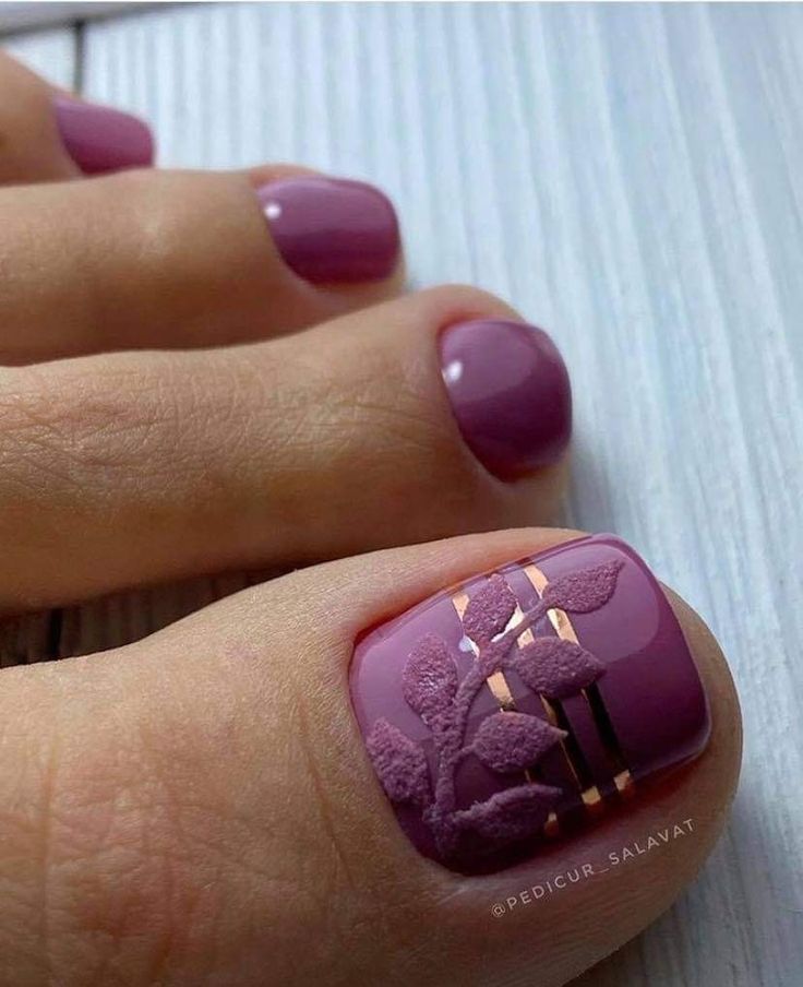 Autumn Pedicure Ideas, Autumn Pedicure, Fall Toe Nail Colors, Halloween Toe Nails, Toe Nail Colors, Fall Toe Nails, Colors For 2024, Pedicure Designs Toenails, Pedicure Nail Designs