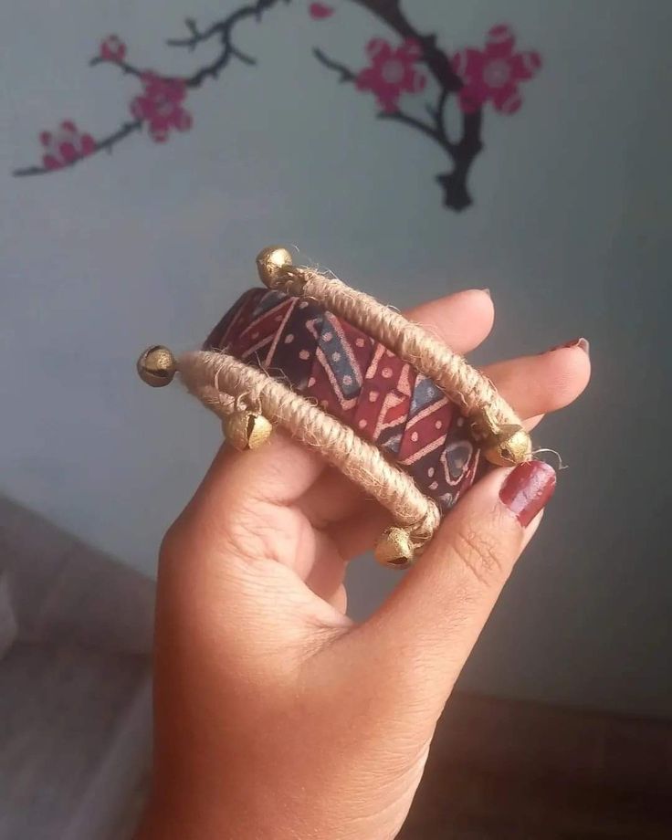 Fabric Bangles Handmade, Navratri Jewellery, Fabric Bangles, Silk Thread Bangles Design, Terracotta Jewellery Designs, Diy Jewelry Set, Diy Earrings Easy, Thread Bangles Design, Diy Fabric Jewellery