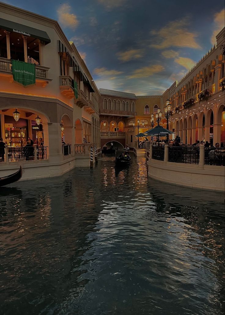 las vegas | vegas | venetian | las vegas venetian | resort | vegas trip | boat ride | las vegas trip | the venetian hotel Las Vegas Boat Ride, Las Vegas Venetian, Las Vages, Vegas Venetian, Venetian Las Vegas, Las Vegas Food, Venetian Hotel, Vegas Food, Venice Hotels