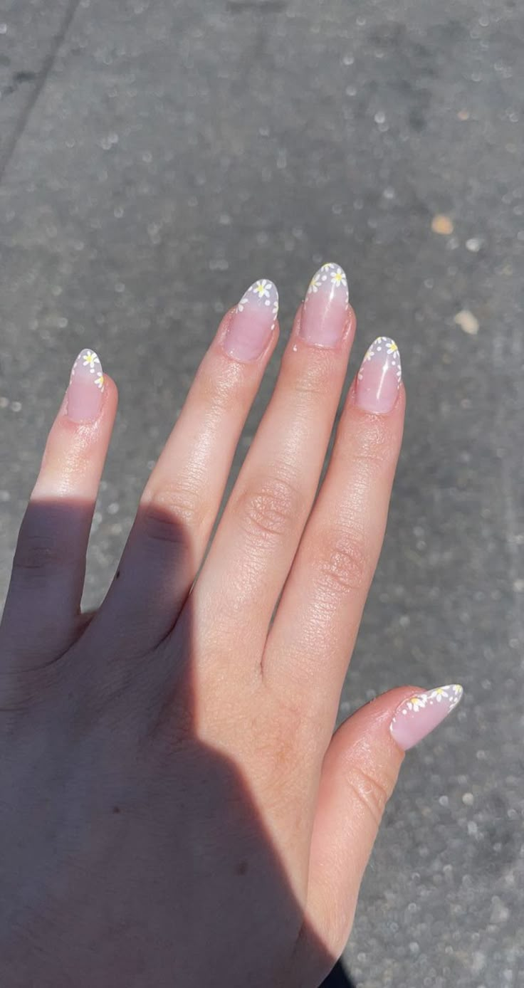 Daisy French Tip Nails, Daisy French Tip, Red Nail Designs For Prom, Prom Nails Green, Nails Champagne, Nails Cream, Nails Charms, Nails Coral, Prom Nails Silver