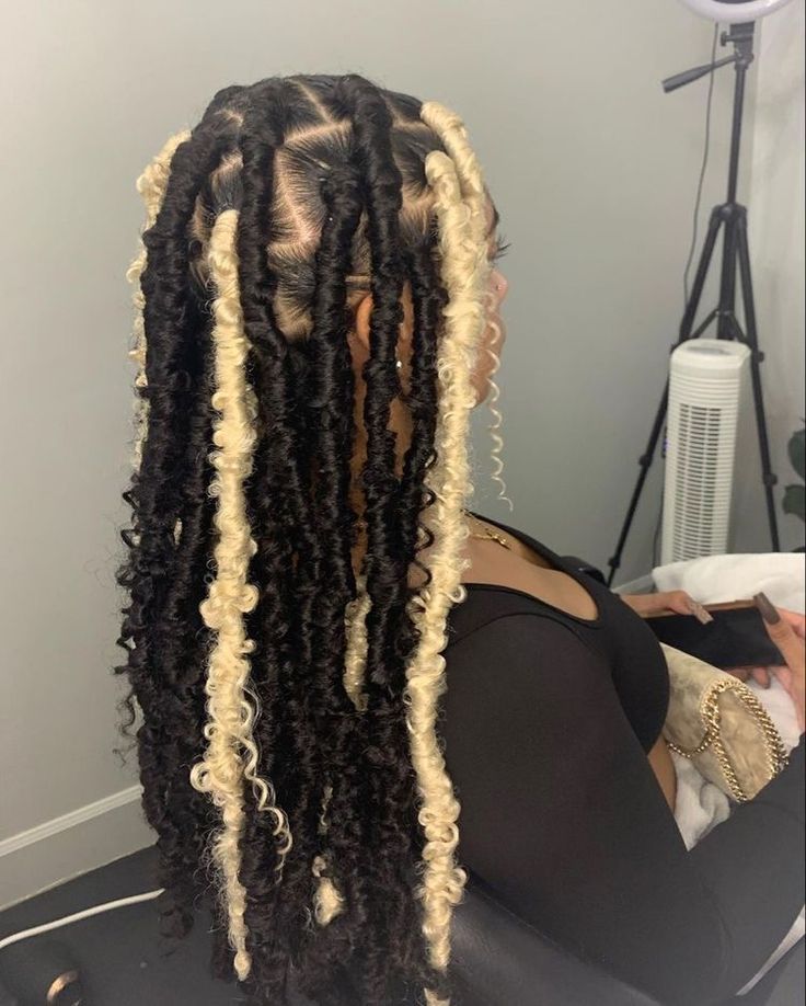 Invisible Locs With Color And Curls, Big Dreadlocks, Tranças Faux Locs, Soft Locks, Aesthetic Surgeon, Twist Locs, Braid Videos, Braids Twist, Weave Hairstyles Braided