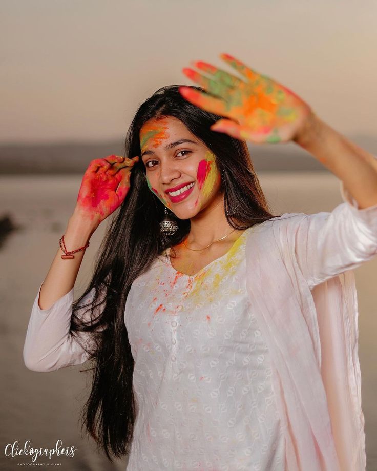 Holi colours photo Sanika Bhoite, Holi Girls, Happy Holi Photo, Holi Pictures, Female Portrait Poses, Holi Photo, To All My Friends, Cute Couple Dancing, Drawing People Faces