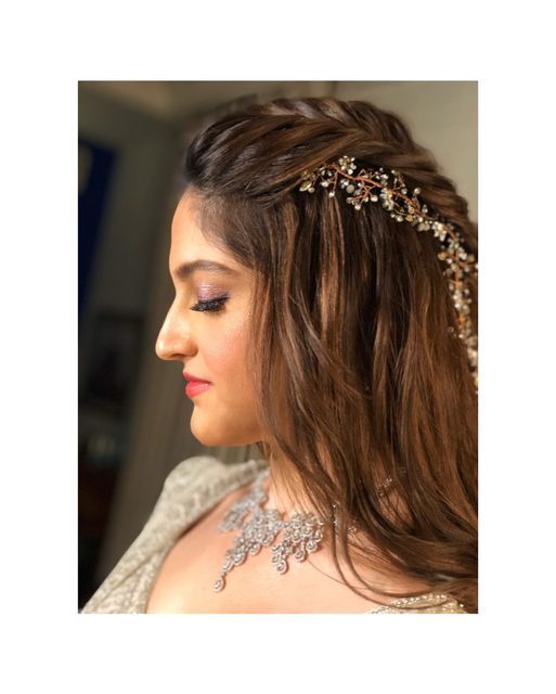 Marriage Hairstyle, Hair Bun Ideas, Hairstyle Indian, Bun Ideas, Kurma Recipe, Easy Party Hairstyles, Hair Style On Saree, Hair Style Vedio, Engagement Hairstyles