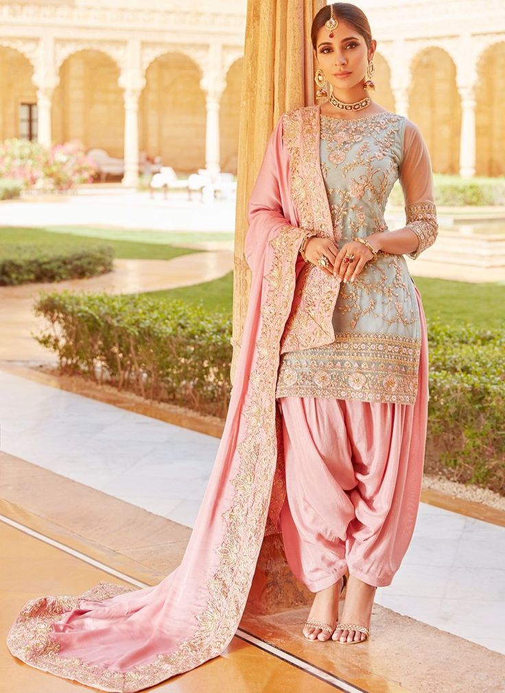 Mint and Pink Embroidered Punjabi Suit Indian Suits Punjabi, Indian Suits For Women, Punjabi Suits Party Wear, Orang India, Photo Clothes, Embroidery Suits Punjabi, Suits Punjabi, Suit Man, Manish Arora