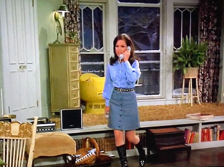 Mary Tyler Moore Style, Mary Tyler Moore Show, Tyler Moore, Mid Century Fashion, Mary Tyler Moore, Buddy Holly, 60s Fashion, Classic Tv, Style Outfits