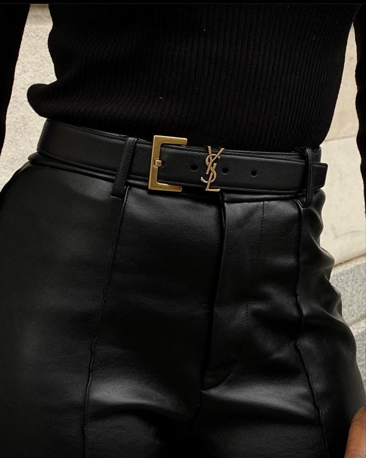 Ysl Outfits Women, Ysl Clothes, Ysl Outfit, Saint Laurent Aesthetic, Ysl Belt, Looks Black, Looks Chic, Black Outfit, Wearing Black