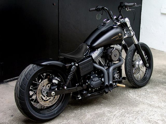 a black motorcycle parked in front of a building