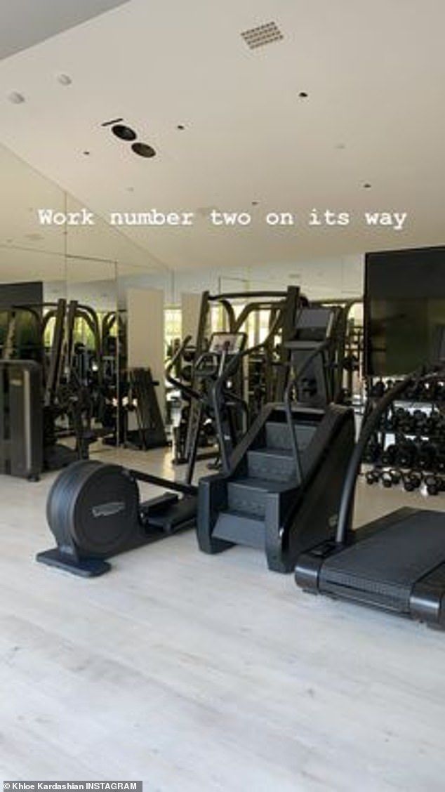 there are many exercise machines in the gym