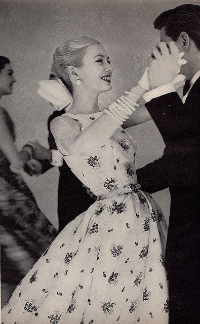 Love the style of this dress. 50s Aesthetic, Dancing Together, Glamour Vintage, Look Retro, People Dancing, Fashion 1950s, Ben Barnes, Alternative Clothing, Victoria Secrets