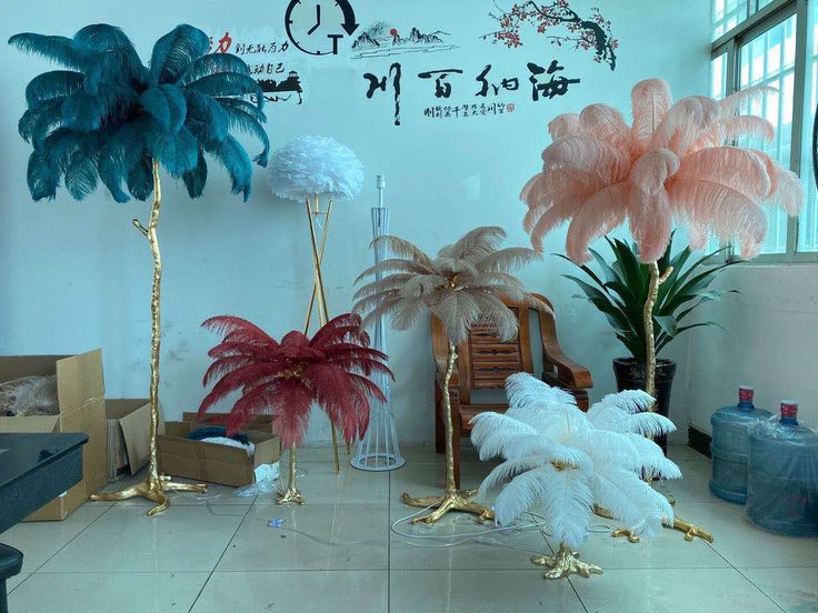 there are many different types of palm trees in this room, including one that has pink and blue feathers on it