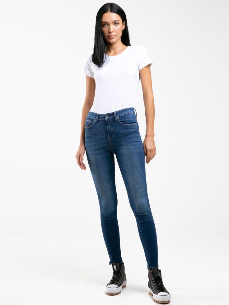 High waist jeans to obecnie jedne z najczęściej kupowanych spodni damskich. W końcu każda kobieta marzy o pięknie wymodelowanej sylwetce i nogach do samej ziemi. SPODNIE JEANS DAMSKIE ARIANA 399 marki BIG STAR są idealnie dopasowane. Jeansy z wysokim stanem podkreślają wszystkie atuty kobiecego ciała, jednocześnie ukrywając ewentualne niedoskonałości. Spodnie z przetarciami są modne już od dawna i nic nie zapowiada, żeby miało się to zmienić. Skinny jeans doceniają przede wszystkim kobiety, któr Mid-rise Denim Blue Bottoms For Everyday, Medium Wash Slim Fit Bottoms For Everyday, Everyday Medium Wash Slim Fit Bottoms, Slim Fit Medium Wash Bottoms For Everyday, Medium Wash Slim Fit Bottoms With Pockets, Everyday Slim Fit Medium Wash Bottoms, High-rise Jeans For Workwear, High Rise Jeans For Workwear, Slim Fit Medium Wash Bottoms With Pockets