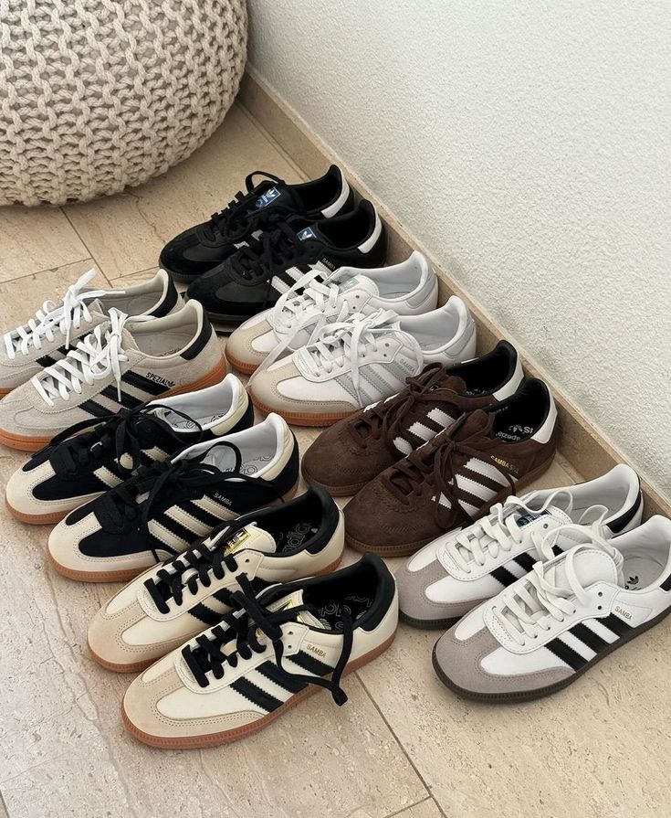 Preppy Sneakers, Adidas Gazelle Outfit, Samba Og Shoes, Ralph Lauren Looks, Dapper Mens Fashion, Adidas Sambas, Preppy Shoes, Adidas Samba Og, Amazon Clothes