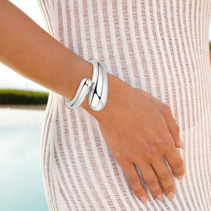 Beautiful Minimalist Style! Chic Adjustable Open Cuff Jewelry, Elegant Metal Open Cuff Bracelets, Elegant Stainless Steel Cuff Bracelet For Everyday, Trendy Silver Bangle Bracelet, Elegant Everyday Stainless Steel Cuff Bracelet, Elegant Open Cuff Metal Bracelet, Adjustable Silver Open Cuff Bangle, Minimalist Metal Cuff Bracelets, Modern Silver Stainless Steel Cuff Bracelet