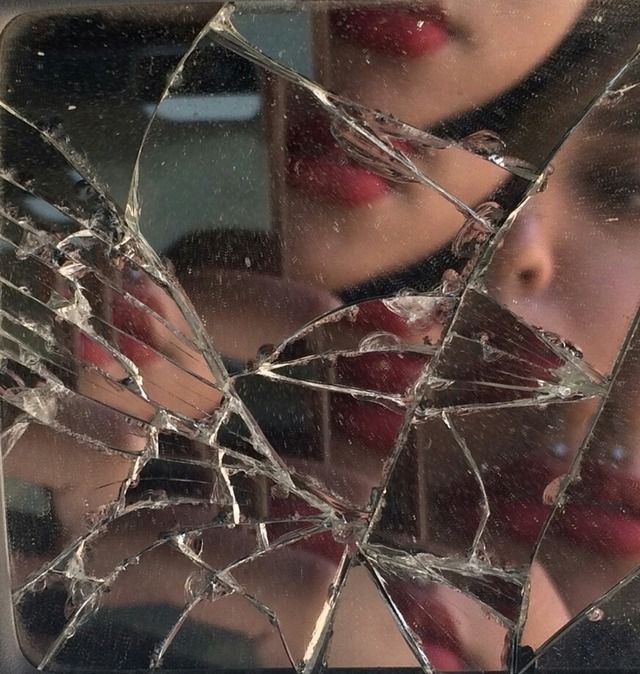 Yennefer Of Vengerberg, Fotografi Vintage, Broken Mirror, Photographie Portrait Inspiration, 사진 촬영 포즈, Yumeko Jabami, Foto Poses, Broken Glass, Foto Ideas Instagram