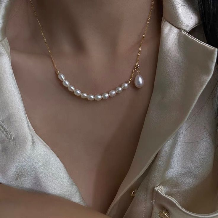 This freshwater pearl necklace is a perfect gift for any occasion, especially for your bride. The delicate bridal necklace is a symbol of everlasting love. This gold pearl necklace is the perfect addition to your jewelry collection. Our gold chain necklaces are delicate and elegant, and will make any outfit look classy. 👌 M A T E R I A L • Gold-plated Brass• Freshwater Natural Pearls, small pearls 5mm in diameter; big pearls 7-8mm in diameter• This product is hypoallergenic (nickel free) and ta Natural Pearl Necklace, Women's Necklace, Pearl Necklace Designs, Pearl Chain Necklace, Tennis Chain, Gold Pearl Necklace, Pearl Choker Necklace, Retro Jewelry, Pearl Pendant Necklace