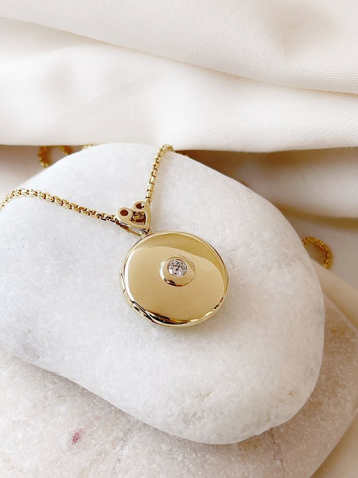 our 14k solid gold locket pendant model is a unique artifact that you can use photos of your loved ones that can be personalized. Product Details  ✪ Handmade / Handcrafted Fine Jewelry   ✪ Gold Weight: Approx. 3.86-5.5 g  ✪pendant weight: 5.27 g  ✪ Metal:  14K Solid Gold   ✪ Gold Color: White gold, Rose gold, Yellow gold ♡ For questions or special designs, please contact us via message. We are happy to hear from our customers and always respond quickly. Comments are always valuable. 🎁 TRANSPORTATION You can put your choice in the cart, it will be in stock and shipped within 24 hours! . Deliveries are made within 3-5 days. We are not responsible for customs duties incurred during international orders. ☎ Please leave your phone number at the checkout for shipment purposes. 🌎 RETURN POLICY Gold Locket Necklace, Photo Locket Necklace, Gift Photo, Gold Locket, Photo Locket, Locket Necklace, Jewelry Gold, Gold Gold, Gold Yellow