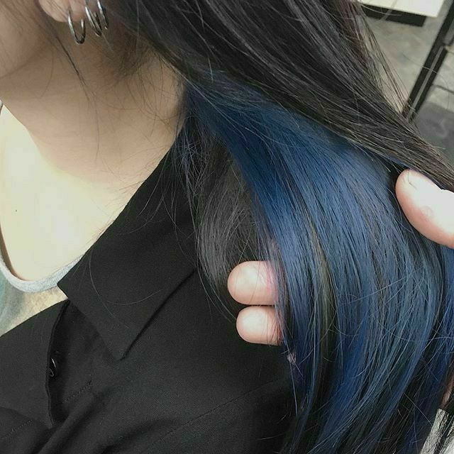 Under Hair Color, Blue Hair Highlights, Hidden Hair Color, Underlights Hair, Hair Color Underneath, Peekaboo Hair, Cute Hair Colors, Hair Color Streaks, Dying Hair