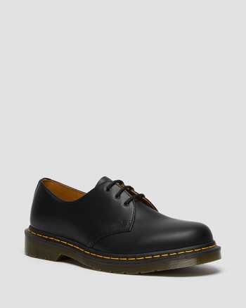 1461 SMOOTH LEATHER OXFORD SHOES | Dr. Martens Baby Goat, Oxford Shoes Men, Leather Oxford Shoes, Brogue Shoes, Unisex Shoes, Goodyear Welt, Crazy Horse, Doc Martens, Leather Lace