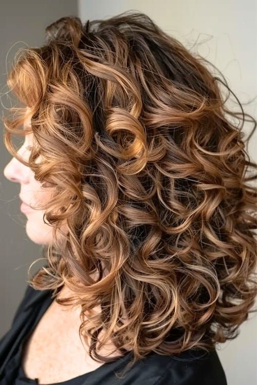 Voluminous chestnut curls curly hairstyle. Modern Curly Hairstyles, Haircut Ideas Brown Hair, Mole Meaning, Mid Length Curly Hairstyles, Long Blonde Curls, Permed Hair, Curly Styles, Medium Length Curly Hair, Grey Curly Hair