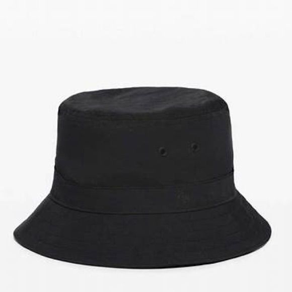 Whether There’s A Chill In The Air Or An Oncoming Heat Wave, This Water Repellent Hat Keeps You Covered So You Can Get Outside. Black Lightweight Bucket Sun Hat, Lightweight Black Bucket Sun Hat, Casual Lightweight Sports Bucket Hat, Casual Lightweight Bucket Hat With Adjustable Fit, Black Brimmed Sun Hat For Sports, Black Lightweight Casual Bucket Hat, Black Bucket Hat For Sports, Casual Lightweight Black Bucket Hat, Casual Adjustable Fit Bucket Hat With Flat Brim