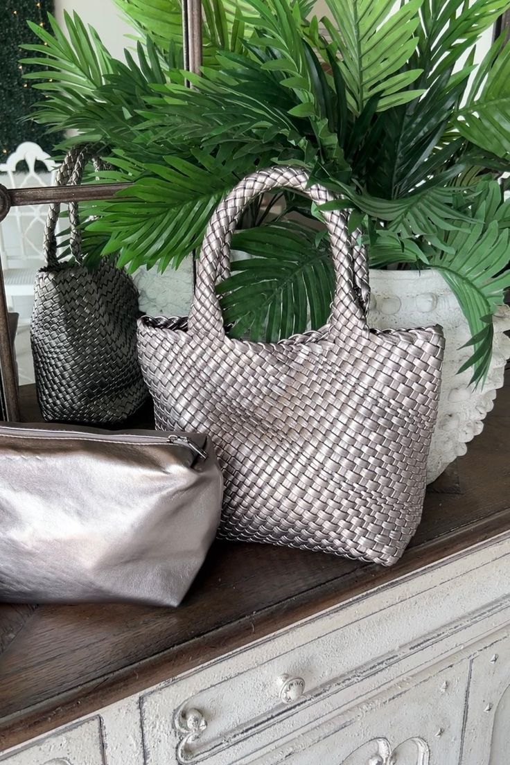 Chic Woven Bag Pewter purse A Touch Of Style Metallic Rectangular Travel Bag, Chic Silver Hobo Tote Bag, Chic Silver Tote Hobo Bag, Silver Tote Bag For Daily Use, Silver Bucket Bag With Removable Pouch, Chic Silver Bag With Removable Pouch, Chic Silver Rectangular Hobo Bag, Chic Silver Bucket Bag For Travel, Silver Tote Bag For Everyday Use