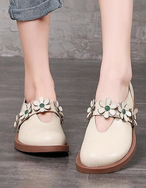 Spring Cream Closed Toe Flats, Cream Closed Toe Flats For Spring, Spring Cream Slip-on Flats, Cream Slip-on Flats For Spring, Beige Round Toe Flats For Spring, Cream Round Toe Flats For Spring, Cream Almond Toe Flats For Spring, Spring Cream Almond Toe Flats, Beige Leather Flats For Spring