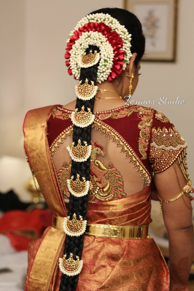 South Indian Wedding Hairstyles, Poola Jada, Hairstyles For Indian Wedding, Bridal Hair Decorations, Bridal Hairstyle Indian Wedding, Hair Style On Saree, Bridal Hairdo, Bridal Braids, Traditional Hairstyle