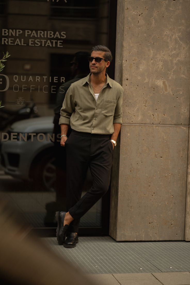 Kosta Williams wearing a casual chic outfit inspired by rhe old money aesthetic. Men Outfits Aesthetic, Man Street Style, Money Clothing, Chique Outfit, Mens Business Casual Outfits, Herren Style, Aesthetic Outfits Men, Spring Outfits Men, Classy Outfits Men