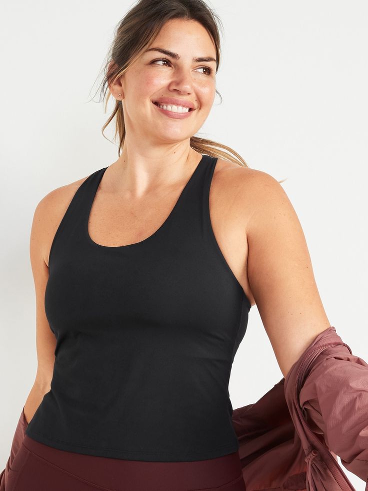 Power up your workout with this PowerSoft tank top.  Light compression fabric meets a ridiculously smooth, peachy-soft feel?? Scoop neck.  Wide stabilizing shoulder straps.  Light-reflecting Old Navy Active logo at racerback yoke.  Built-in shelf bra Denim Tank Top, Smoothie Healthy, Old Navy Tank Tops, Sheer Tank Top, Tank Top For Women, Tie Dye Tank Top, Workout Crop Top, Tank Top Bras, Compression Fabric