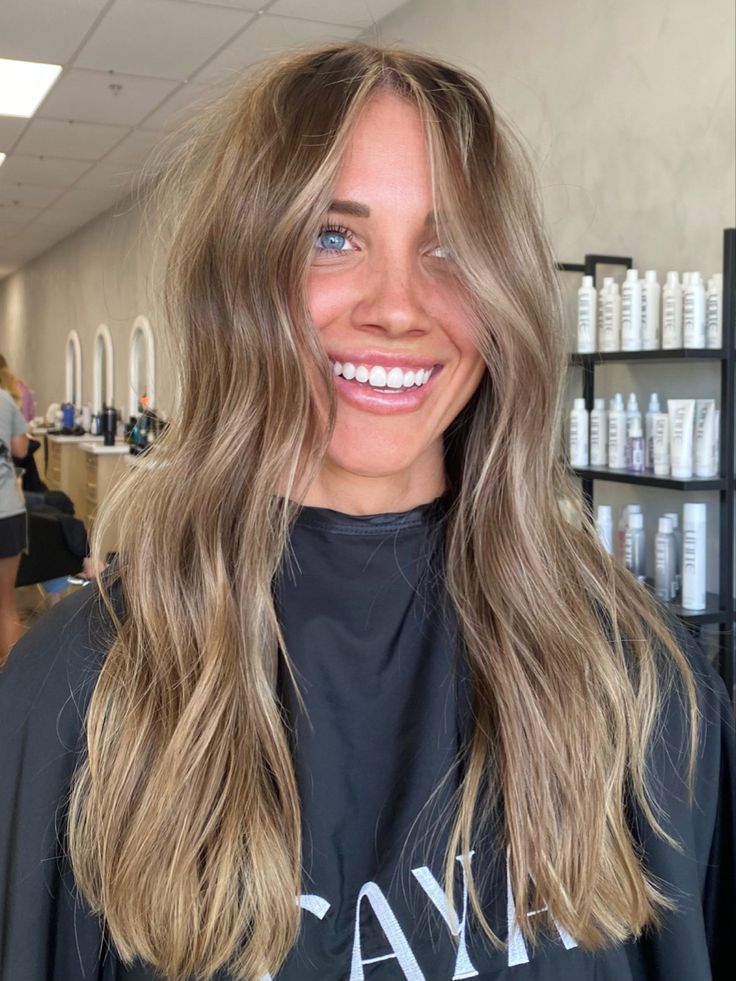 Dark Blonde To Brown Hair, Hair Inspo Color Blonde And Brown, Light Chocolate Blonde Hair, Brownish Blonde Highlights, Blonde With Brown Highlights Short Hair, Light Brown Cool Hair, Light Brunette Hair Blue Eyes, Hal Pal Hair, Short Light Brown Hair With Money Piece