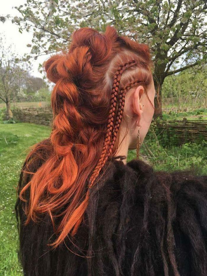 Cool Viking hairstyle - 9GAG Celtic Hairstyles, Hairstyles Female, Halloweenský Makeup, Viking Braids, Viking Hair, Fantasy Hair, Grunge Hair, Hair Dos, Ponytail Hairstyles